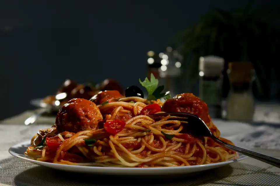Meatballs in tomato sauce with spaghetti
